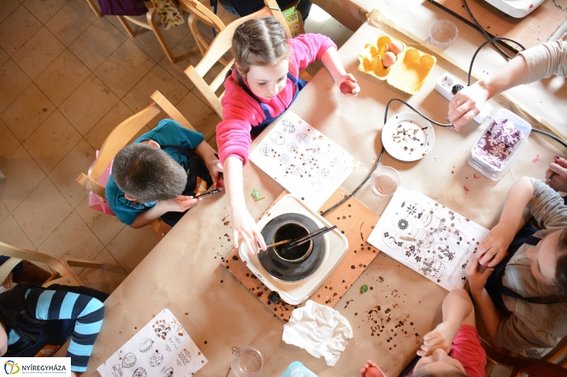 Tojásfestés a Sótói Múzeumfaluban