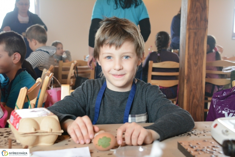 Tojásfestés a Sótói Múzeumfaluban