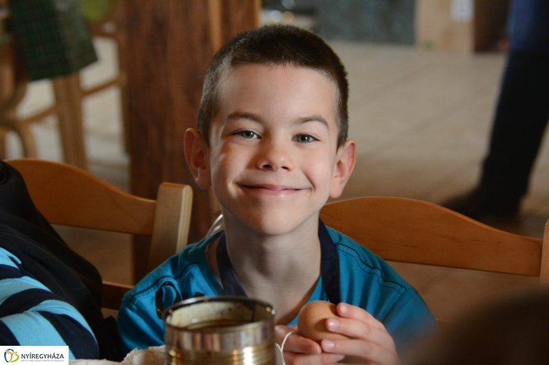 Tojásfestés a Sótói Múzeumfaluban