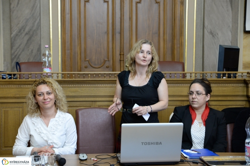 Konferencia a Városházán