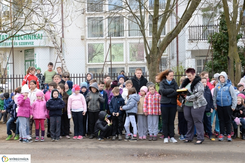 Kommandós bemutató a Bem József Általános Iskolában