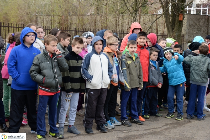 Kommandós bemutató a Bem József Általános Iskolában