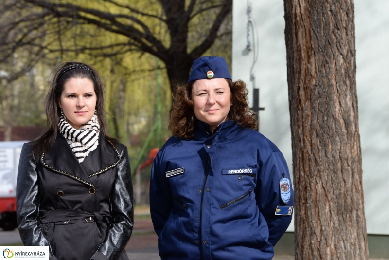 Kommandós bemutató a Bem József Általános Iskolában