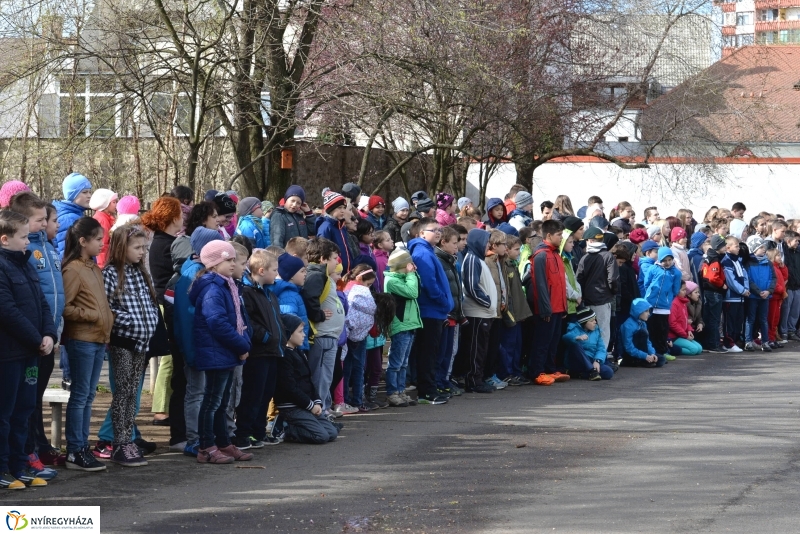Kommandós bemutató a Bem József Általános Iskolában