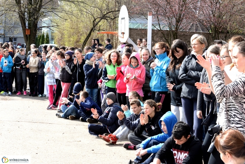 Kommandós bemutató a Bem József Általános Iskolában