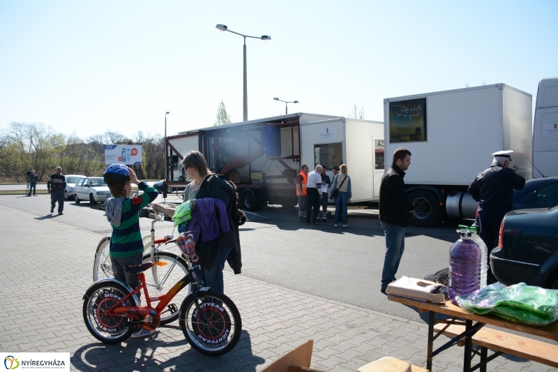 Közlekedésbiztonsági nap a NyírPláza parkolóban