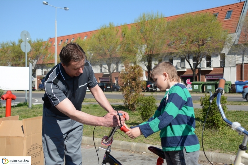 Közlekedésbiztonsági nap a NyírPláza parkolóban