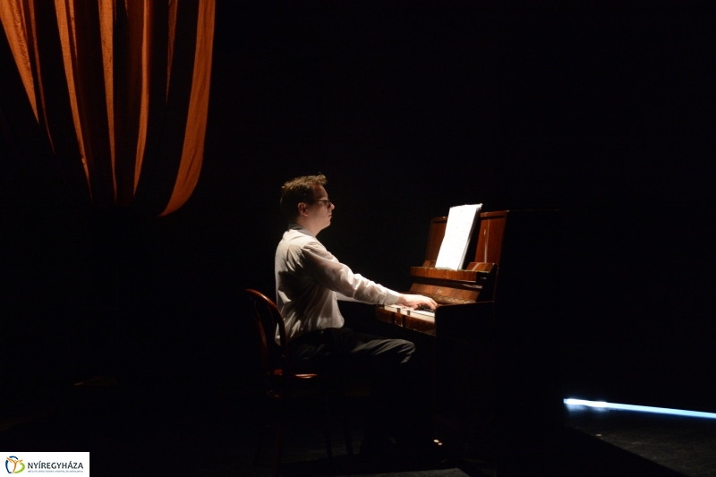 Legyen világosság c. színdarab főpróba a Krúdy Kamarában