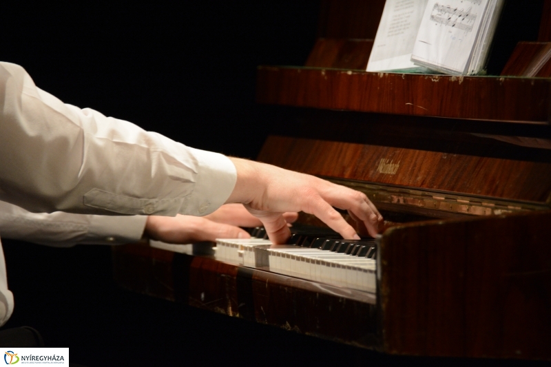 Legyen világosság c. színdarab főpróba a Krúdy Kamarában