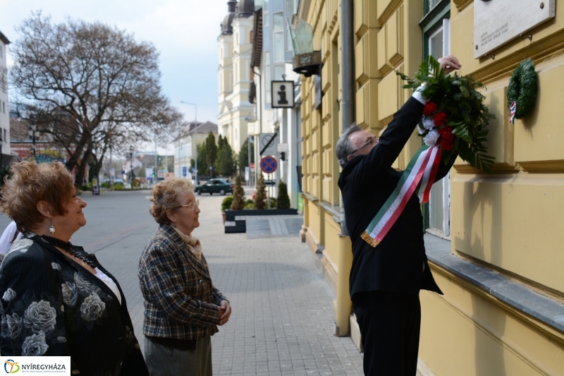 Felvidéki Magyar Családok emlékmű koszorúzás Nyíregyházán