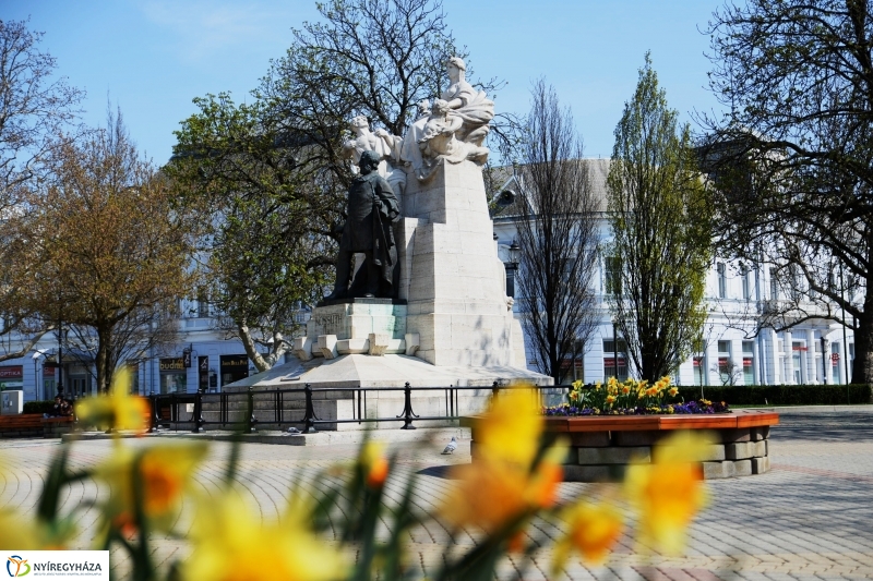 Tavaszi zsongás a belvárosban