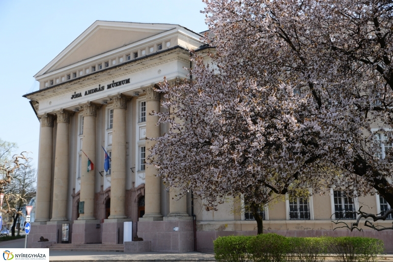 Tavaszi zsongás a belvárosban