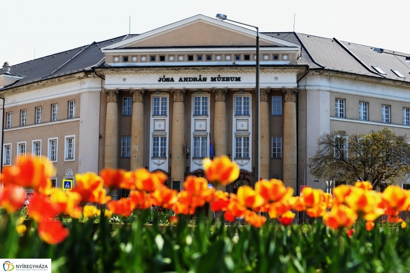 Tavaszi zsongás a belvárosban