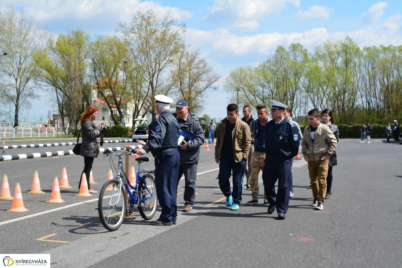 Közlekedésbiztonsági vetélkedő középiskolásoknak