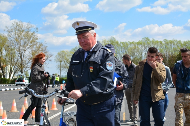 Közlekedésbiztonsági vetélkedő középiskolásoknak