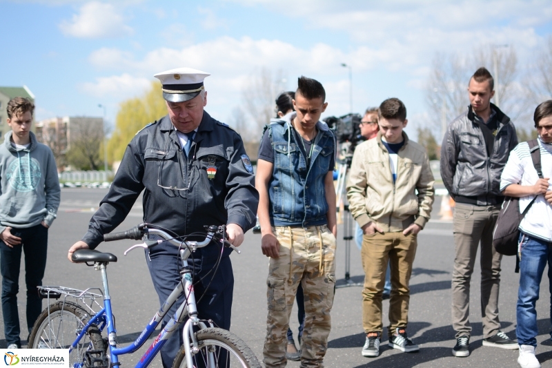 Közlekedésbiztonsági vetélkedő középiskolásoknak
