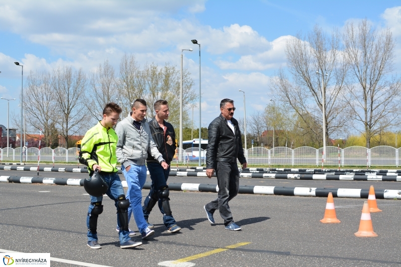 Közlekedésbiztonsági vetélkedő középiskolásoknak