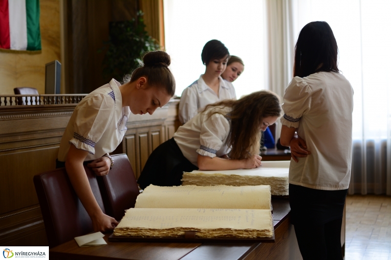 Ballagók Kapcsos Könyve