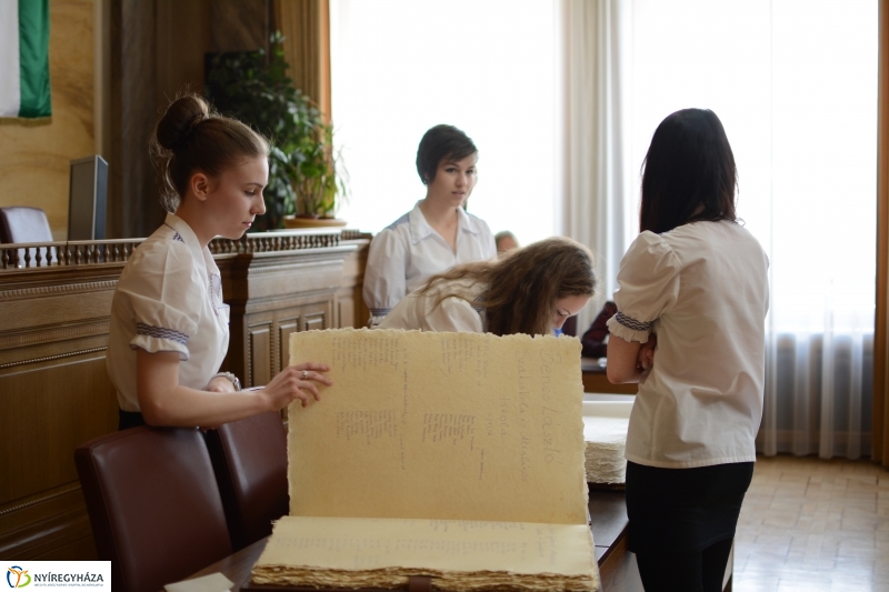 Ballagók Kapcsos Könyve