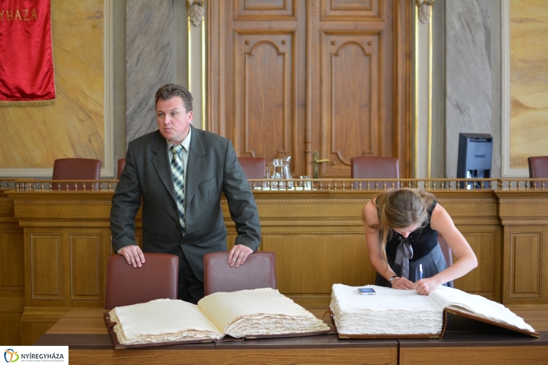 Ballagók Kapcsos Könyve