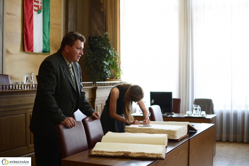 Ballagók Kapcsos Könyve