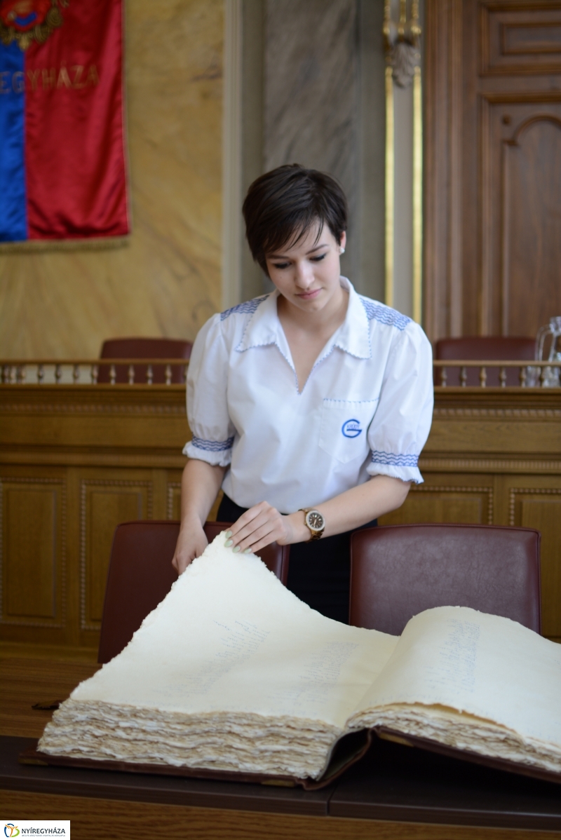 Ballagók Kapcsos Könyve