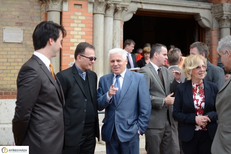 Dombormű avatás a Római Katolikus Templom előtt