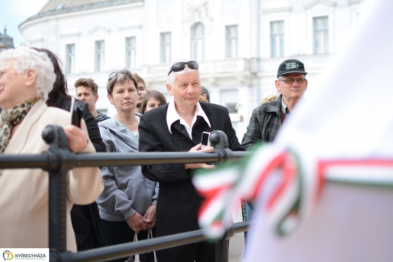 Dombormű avatás a Római Katolikus Templom előtt