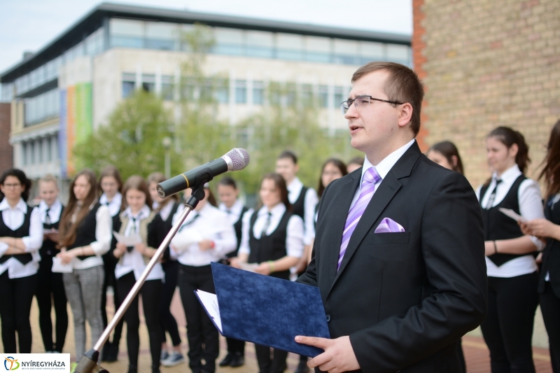 Dombormű avatás a Római Katolikus Templom előtt