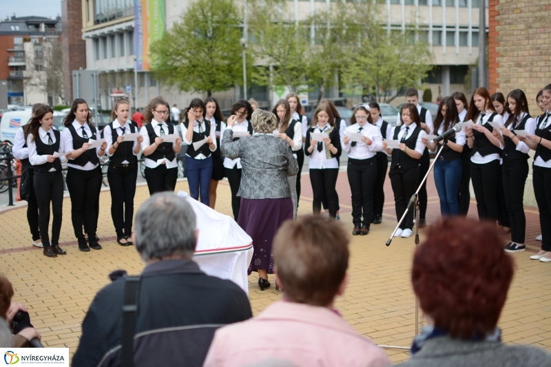 Dombormű avatás a Római Katolikus Templom előtt