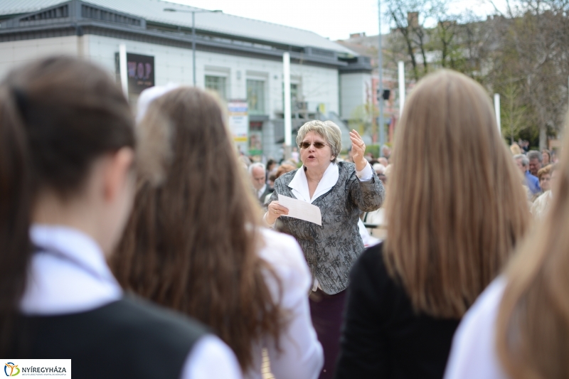 Dombormű avatás a Római Katolikus Templom előtt