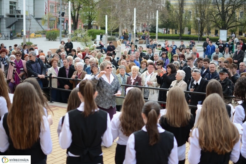Dombormű avatás a Római Katolikus Templom előtt