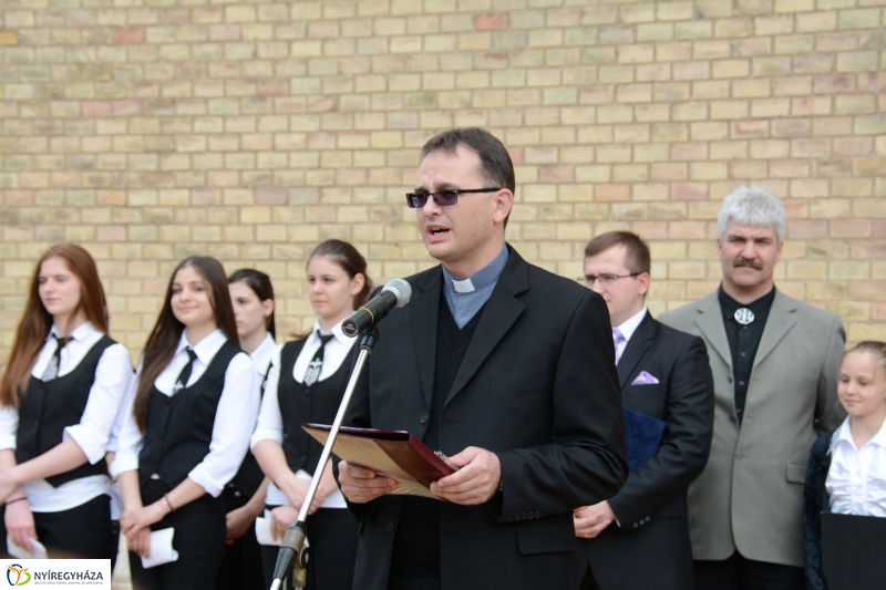 Dombormű avatás a Római Katolikus Templom előtt