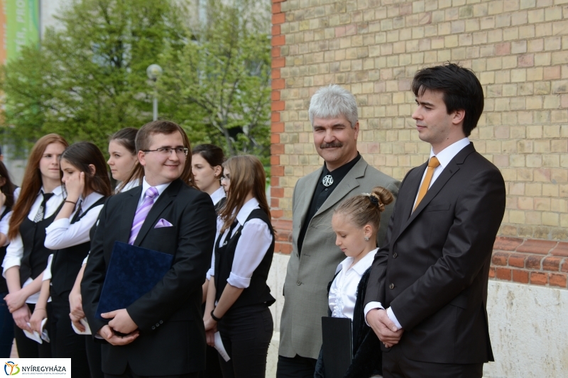 Dombormű avatás a Római Katolikus Templom előtt