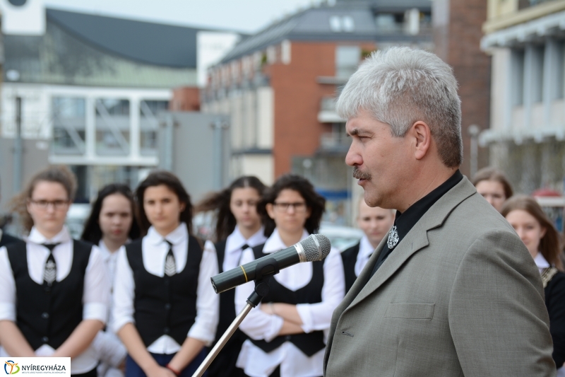 Dombormű avatás a Római Katolikus Templom előtt