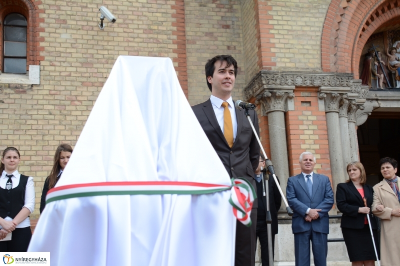 Dombormű avatás a Római Katolikus Templom előtt