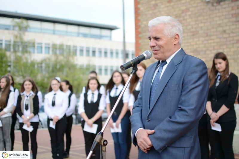 Dombormű avatás a Római Katolikus Templom előtt