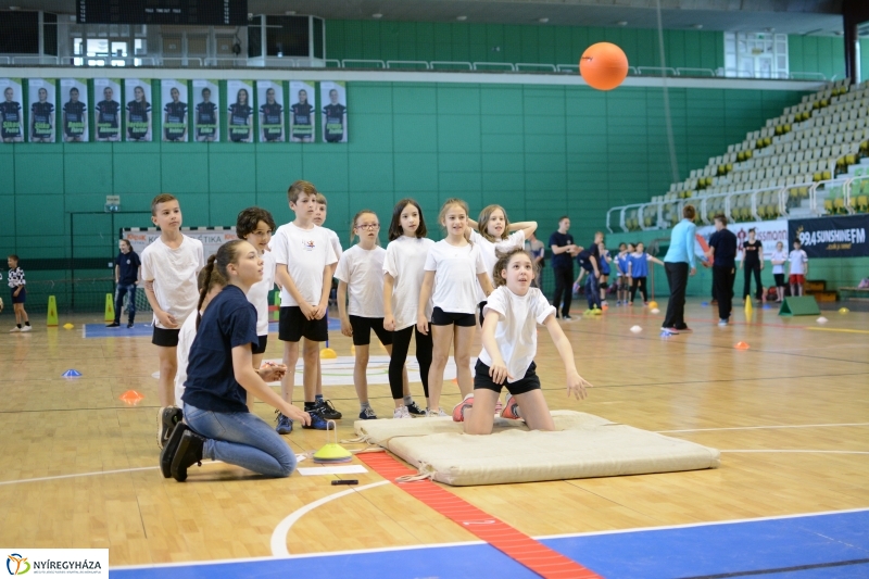 Kölyök atlétika a Bujtosi Szabadidő Csarnokban