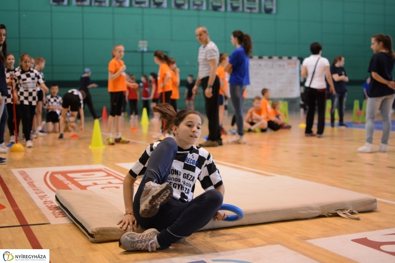 Kölyök atlétika a Bujtosi Szabadidő Csarnokban