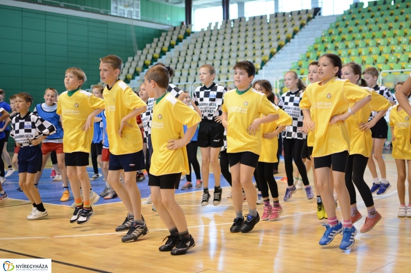 Kölyök atlétika a Bujtosi Szabadidő Csarnokban