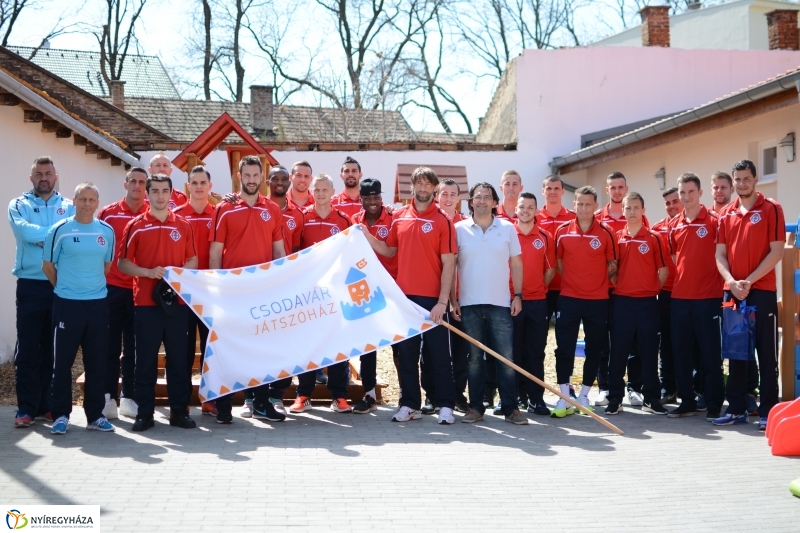 A Csodavár Játszóházba látogatott a Nyíregyházi Spartacus