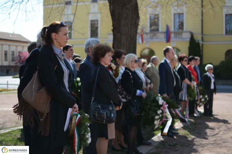 Váci Mihály Emlékmű koszorúzás