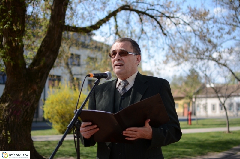 Váci Mihály Emlékmű koszorúzás