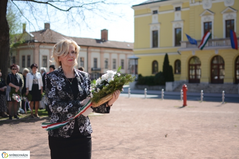 Váci Mihály Emlékmű koszorúzás