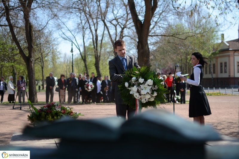 Váci Mihály Emlékmű koszorúzás