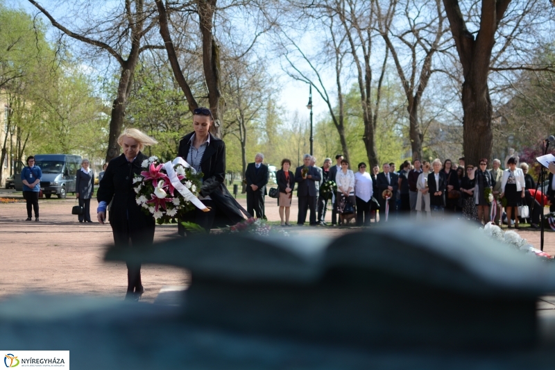 Váci Mihály Emlékmű koszorúzás