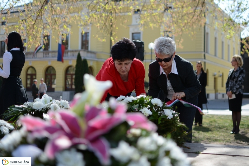 Váci Mihály Emlékmű koszorúzás