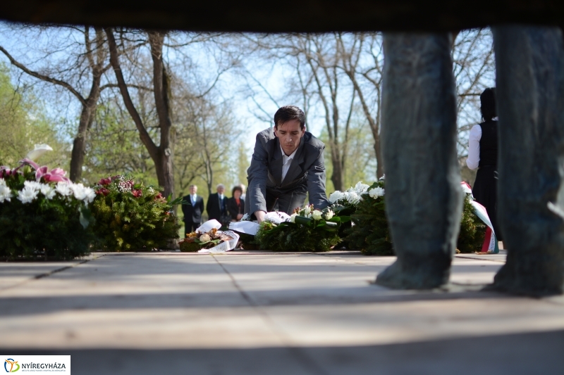 Váci Mihály Emlékmű koszorúzás