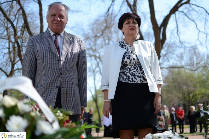 Váci Mihály Emlékmű koszorúzás