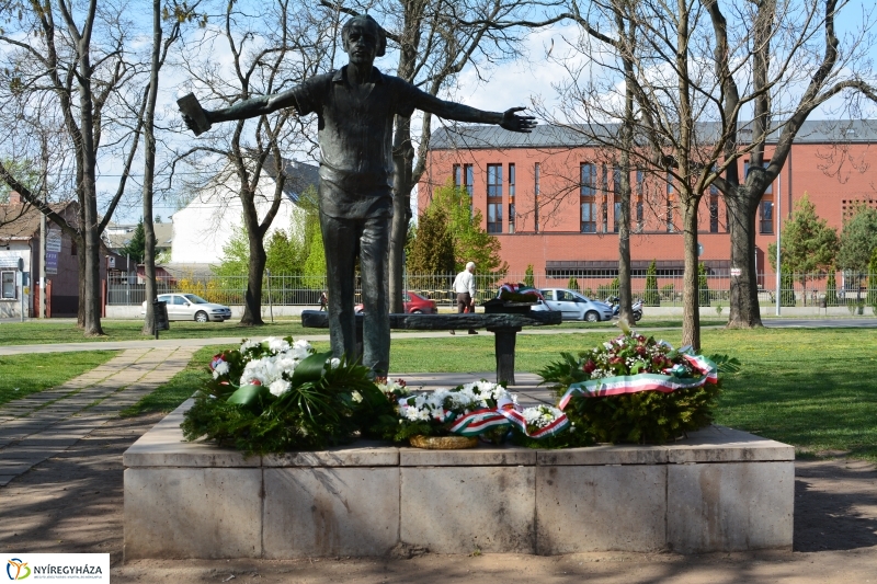 Váci Mihály Emlékmű koszorúzás